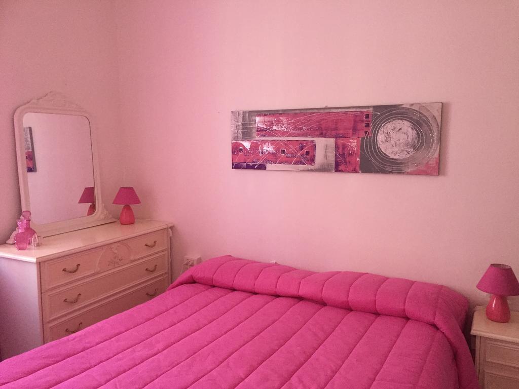 L'Aurora Viola Bed & Breakfast Carbonia Oda fotoğraf