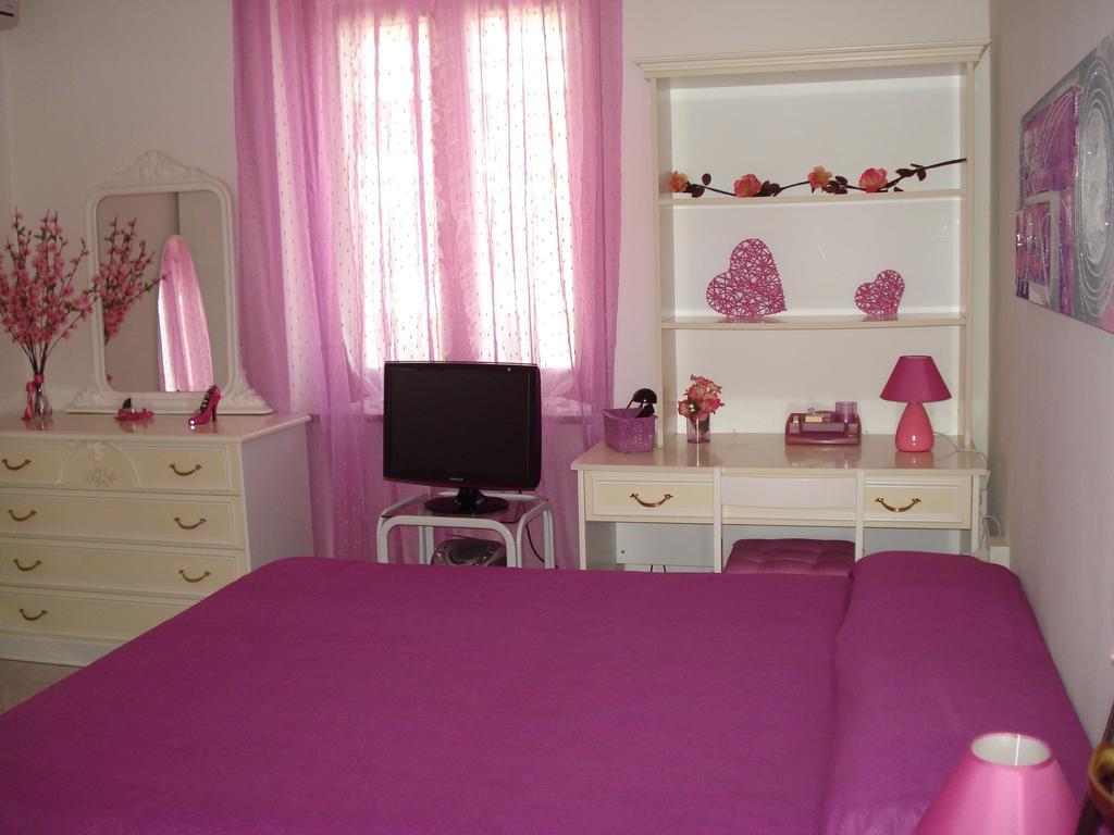 L'Aurora Viola Bed & Breakfast Carbonia Oda fotoğraf