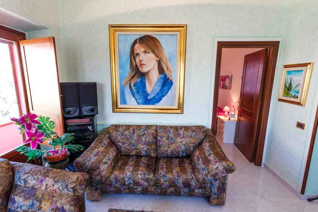 L'Aurora Viola Bed & Breakfast Carbonia Dış mekan fotoğraf
