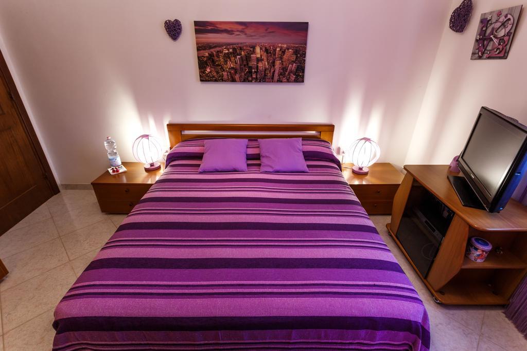 L'Aurora Viola Bed & Breakfast Carbonia Dış mekan fotoğraf